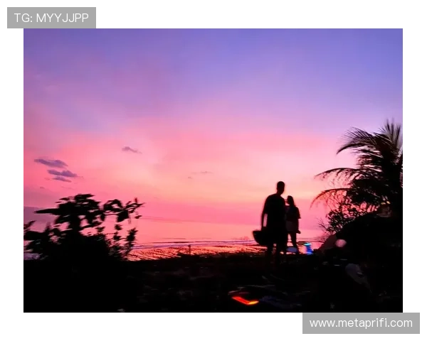 日落余晖下重温爱在日落之前动人吻别瞬间谱写永恒浪漫故事